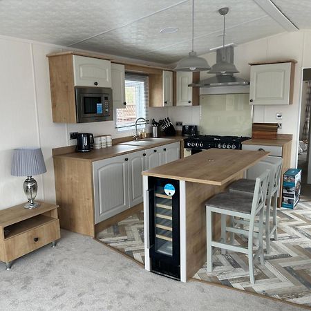 Kingfisher Lodge Long Acre Holiday Park Івшем Екстер'єр фото