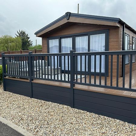 Kingfisher Lodge Long Acre Holiday Park Івшем Екстер'єр фото