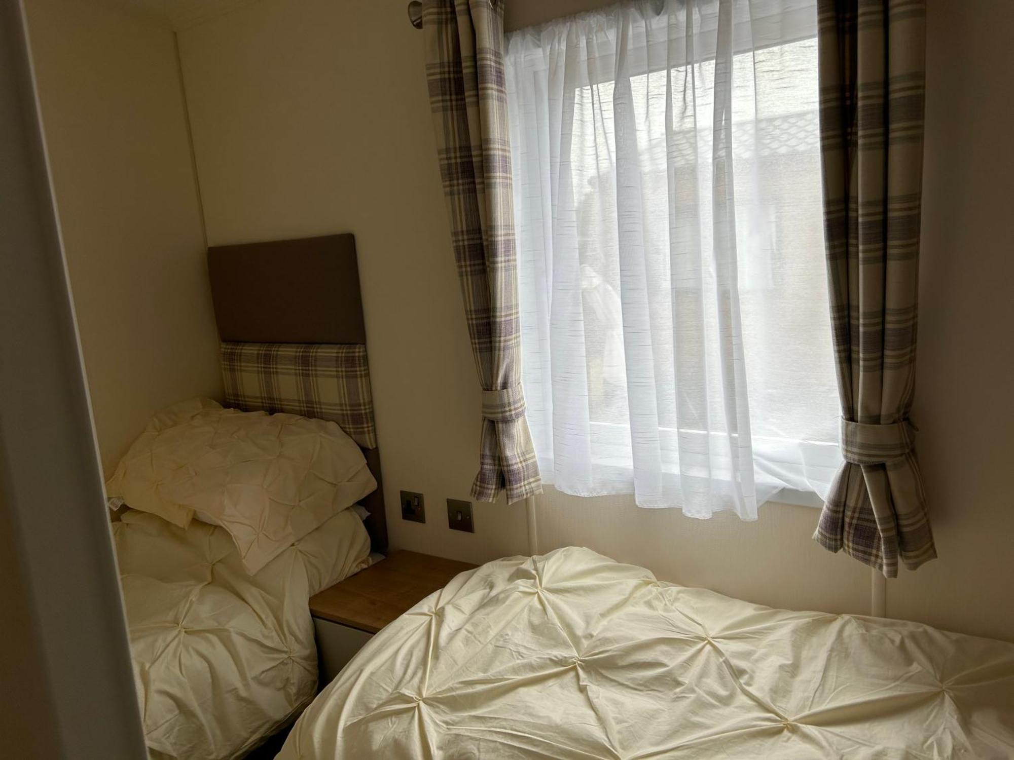 Kingfisher Lodge Long Acre Holiday Park Івшем Екстер'єр фото